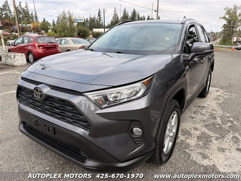 Used 2020 Toyota RAV4 XLE w/ Convenience Package AWD/4WD image 3