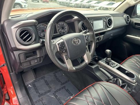 Used 2018 Toyota Tacoma SR5 image 20