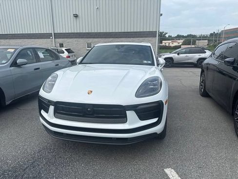 Used 2024 Porsche Macan AWD/4WD image 3