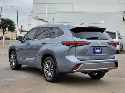 Used 2023 Toyota Highlander Platinum FWD image 7