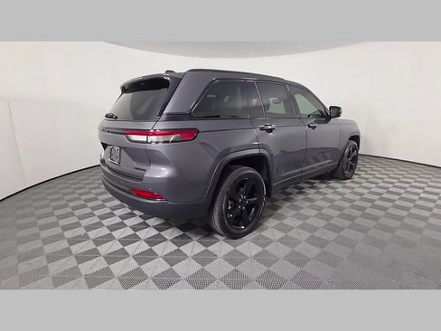 Used 2024 Jeep Grand Cherokee Limited w/ Black Appearance Package RWD image 37