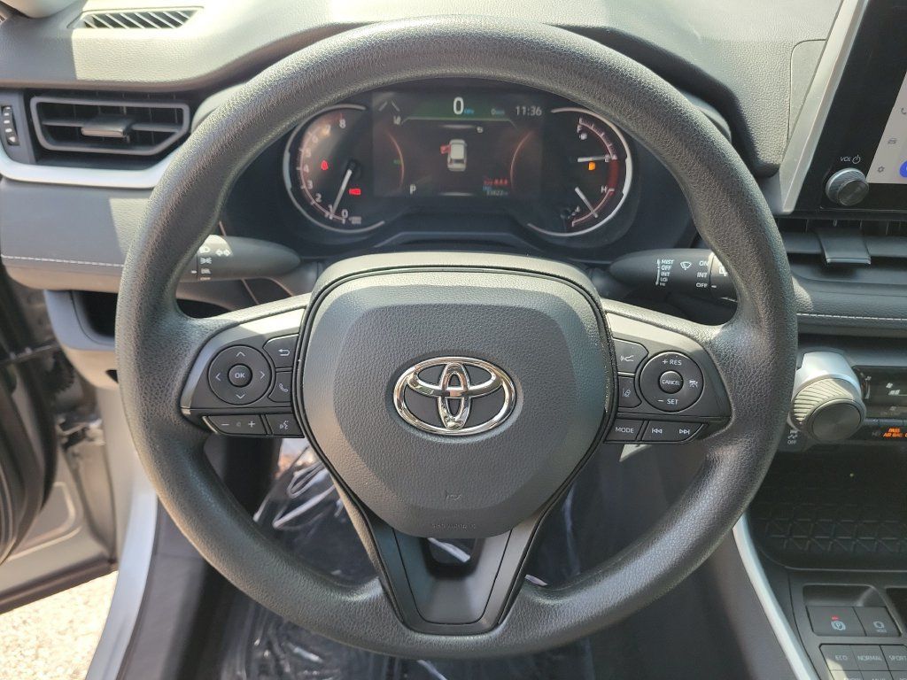 Used 2025 Toyota RAV4 LE AWD/4WD image 23