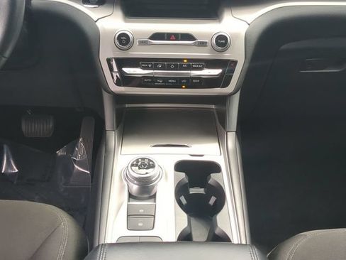 Certified 2024 Ford Explorer XLT RWD image 20