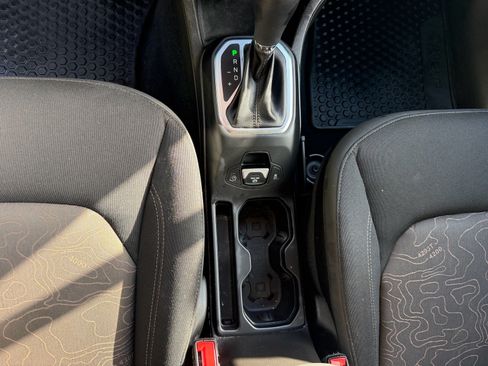 Used 2023 Jeep Renegade Latitude AWD/4WD image 34