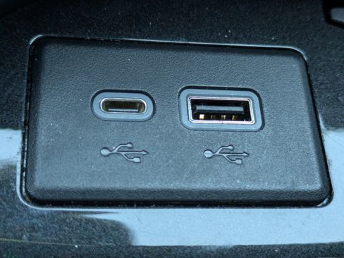 Certified 2022 Cadillac Escalade Sport image 30