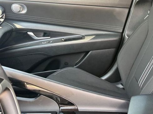 Used 2022 Hyundai Elantra Blue FWD image 14
