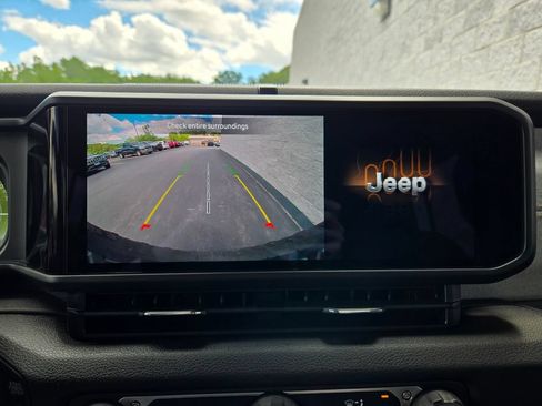 Used 2024 Jeep Wrangler Unlimited AWD/4WD image 25