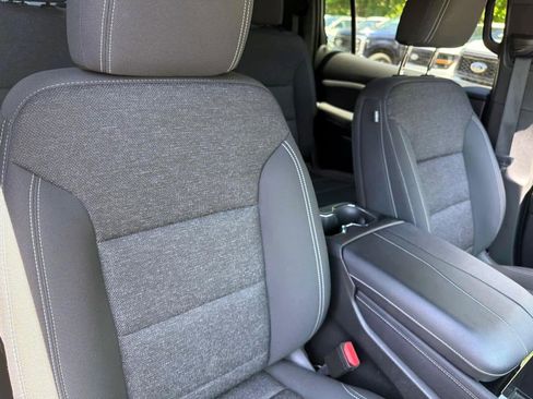 Used 2025 Chevrolet Traverse LT AWD/4WD image 10
