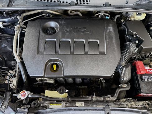 Used 2018 Toyota Corolla LE FWD image 38