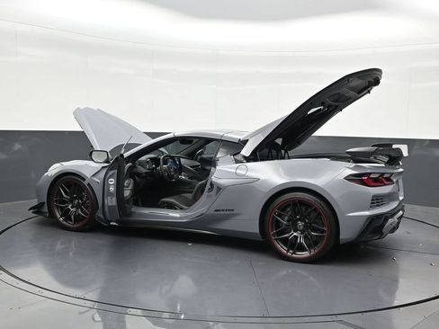 Used 2024 Chevrolet Corvette Z06 w/ Z07 Performance Package RWD image 35