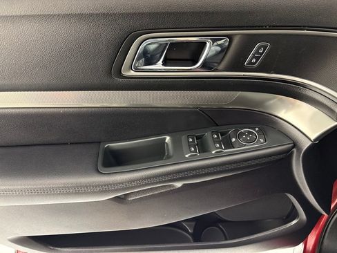 Used 2019 Ford Explorer XLT FWD image 21