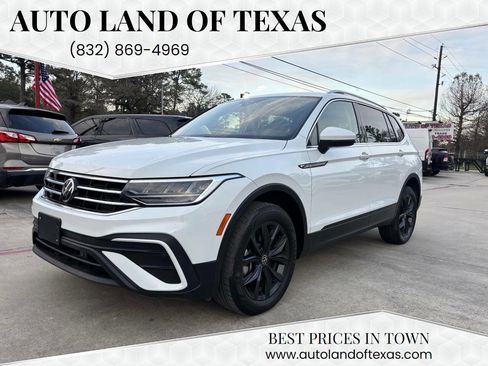 Used 2024 Volkswagen Tiguan SE image 1