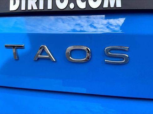 Certified 2025 Volkswagen Taos SE image 7