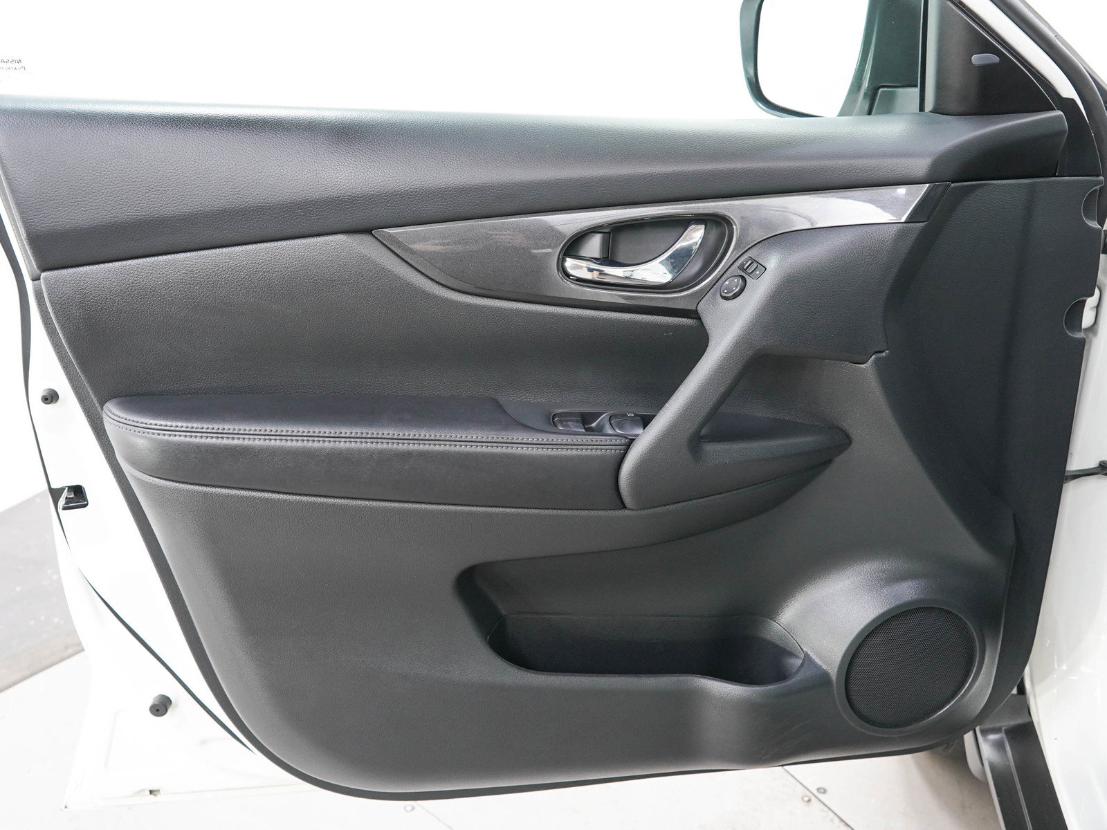Used 2017 Nissan Rogue SV AWD/4WD image 20