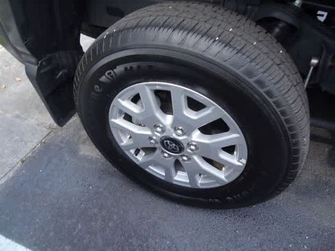 Used 2025 Toyota Tacoma SR5 AWD/4WD image 15
