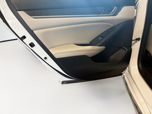 Used 2018 Honda Accord Touring image 26