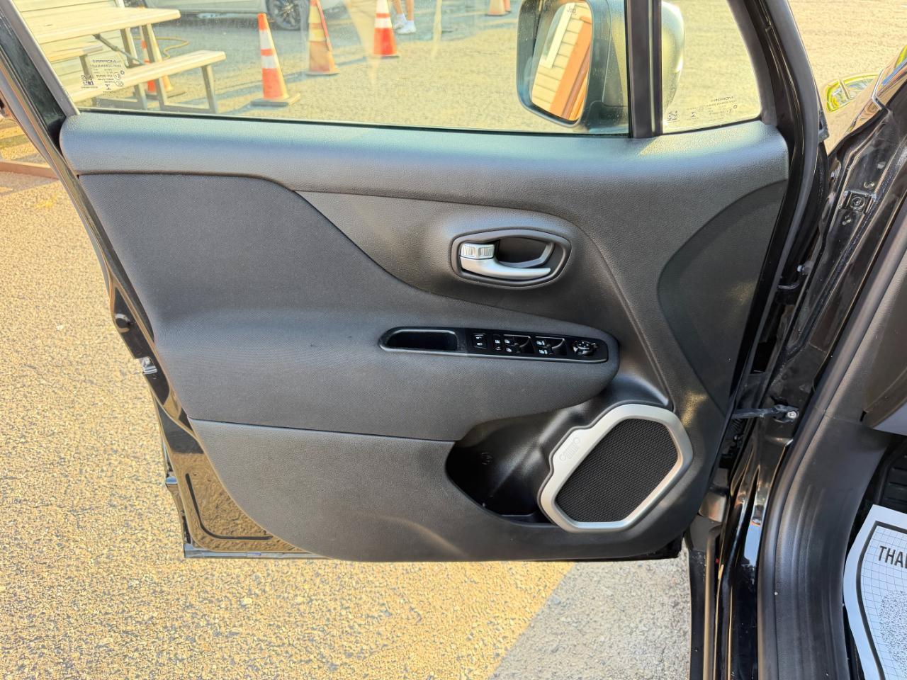 Used 2021 Jeep Renegade Latitude AWD/4WD image 15