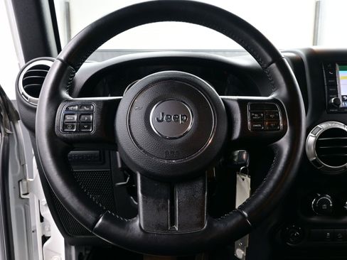 Used 2018 Jeep Wrangler Rubicon w/ Power Convenience Group image 20