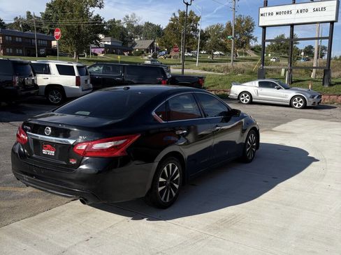 Used 2017 Nissan Altima 2.5 SV image 4