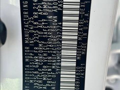 Certified 2025 Toyota Corolla LE image 27