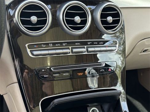 Used 2019 Mercedes-Benz GLC 300 4MATIC image 25