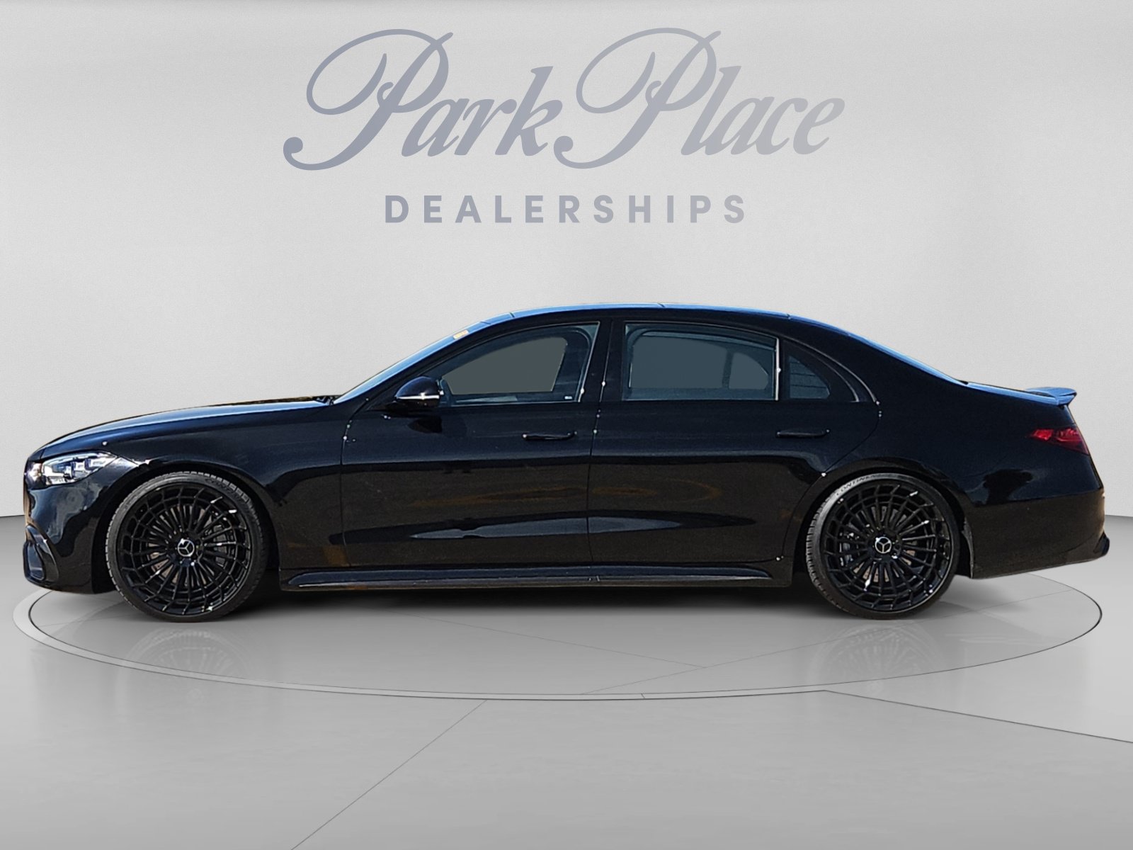 Used 2025 Mercedes-Benz S 580 4MATIC Sedan image 2