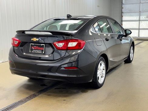 Used 2017 Chevrolet Cruze LT FWD image 5