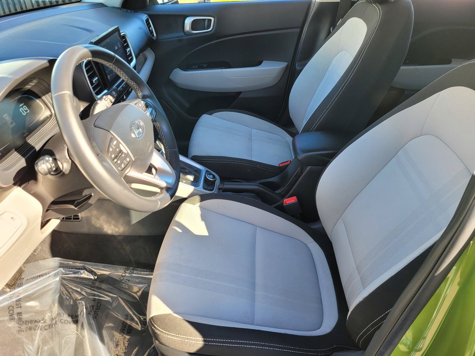 Used 2023 Hyundai Venue SEL FWD image 18