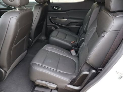 Used 2023 GMC Acadia SLT w/ Elevation Edition FWD image 5