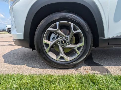 Used 2026 Chevrolet Trax LT w/ Driver Confidence Package FWD image 27