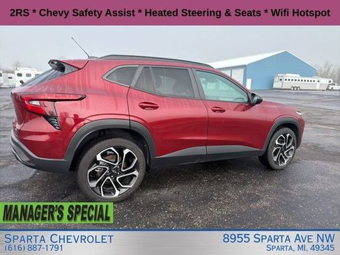 Used 2024 Chevrolet Trax RS FWD image 3