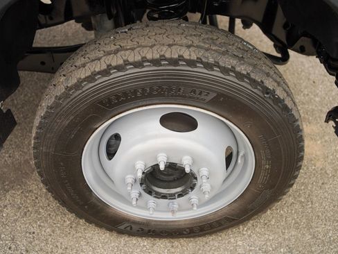 Used 2016 Ford F550 4x4 Crew Cab Super Duty image 31