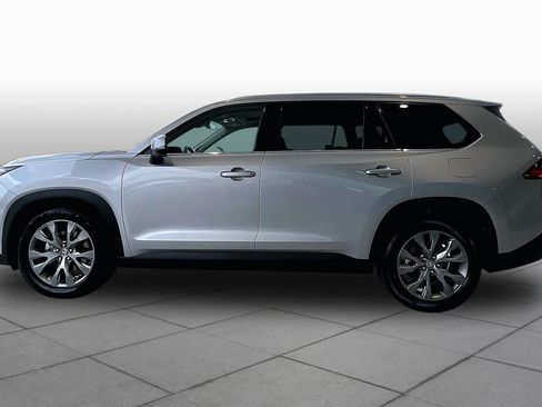 Used 2024 Toyota Grand Highlander FWD image 32