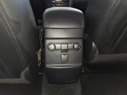 Used 2016 Ford Explorer XLT w/ Equipment Group 202A AWD/4WD image 22