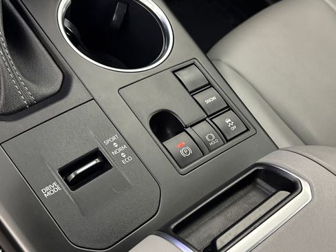 Used 2023 Toyota Highlander XLE image 22