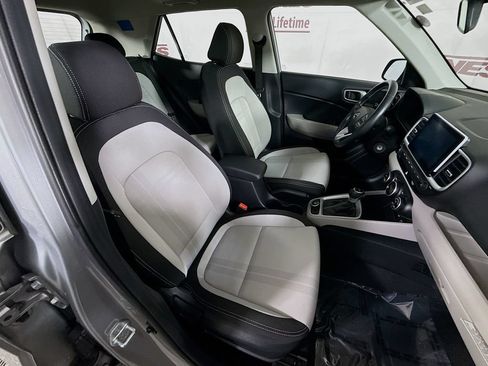 Certified 2023 Hyundai Venue SEL FWD image 31