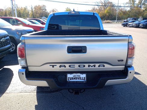 Used 2022 Toyota Tacoma TRD Off-Road image 6