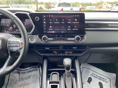 Used 2023 GMC Canyon Elevation image 25