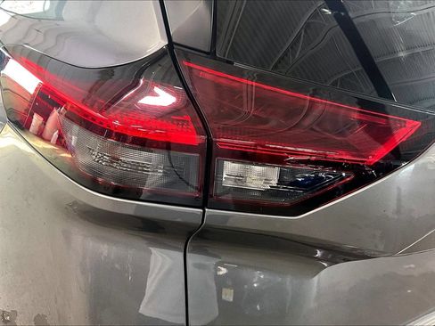Used 2023 Nissan Rogue S AWD/4WD image 24