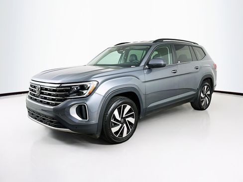 Used 2025 Volkswagen Atlas SE image 3