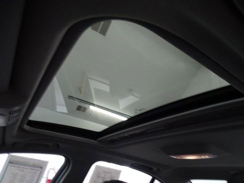 Used 2018 BMW 320i xDrive Sedan w/ Convenience Package image 11