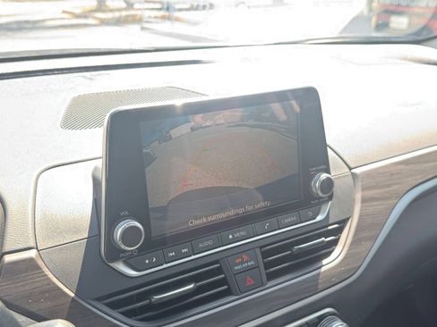Used 2025 Nissan Altima 2.5 SV FWD image 24
