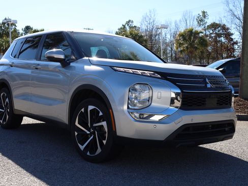 Used 2023 Mitsubishi Outlander SE image 7