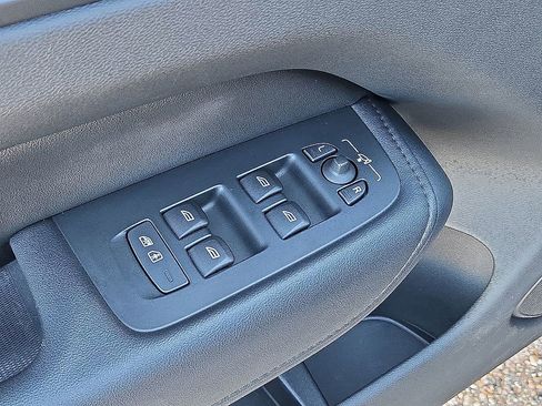 Certified 2023 Volvo XC60 B5 Plus w/ Protection Package Premier image 23