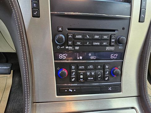 Used 2014 Cadillac Escalade Platinum image 34