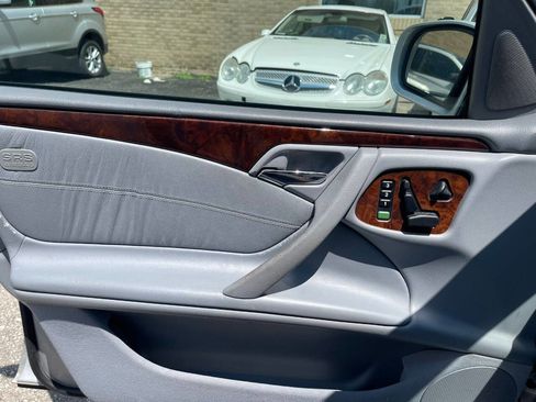 Used 2000 Mercedes-Benz E 320 Sedan image 15