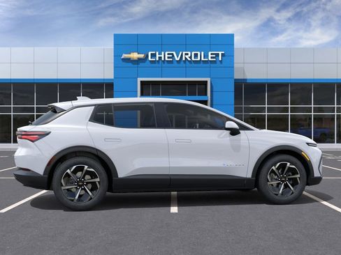 New 2026 Chevrolet Equinox EV LT w/ Comfort Package AWD/4WD image 5