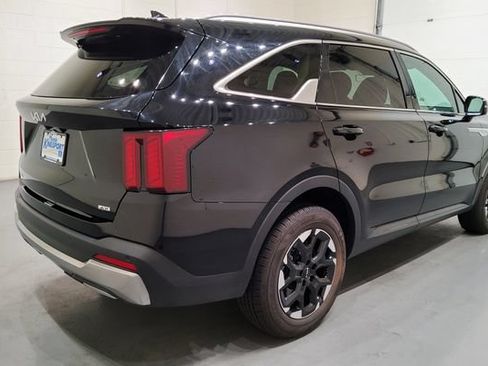 Used 2024 Kia Sorento S AWD/4WD image 9