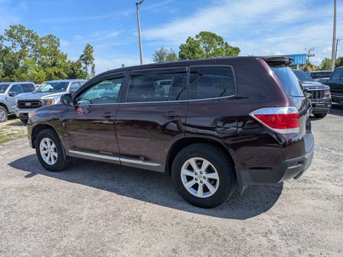 Used 2012 Toyota Highlander FWD w/ Cold Weather Pkg image 6