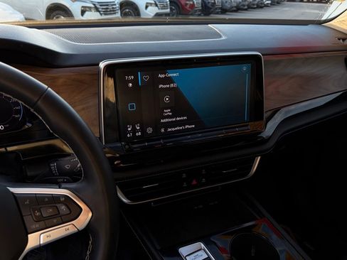 Used 2025 Volkswagen Atlas SE image 21